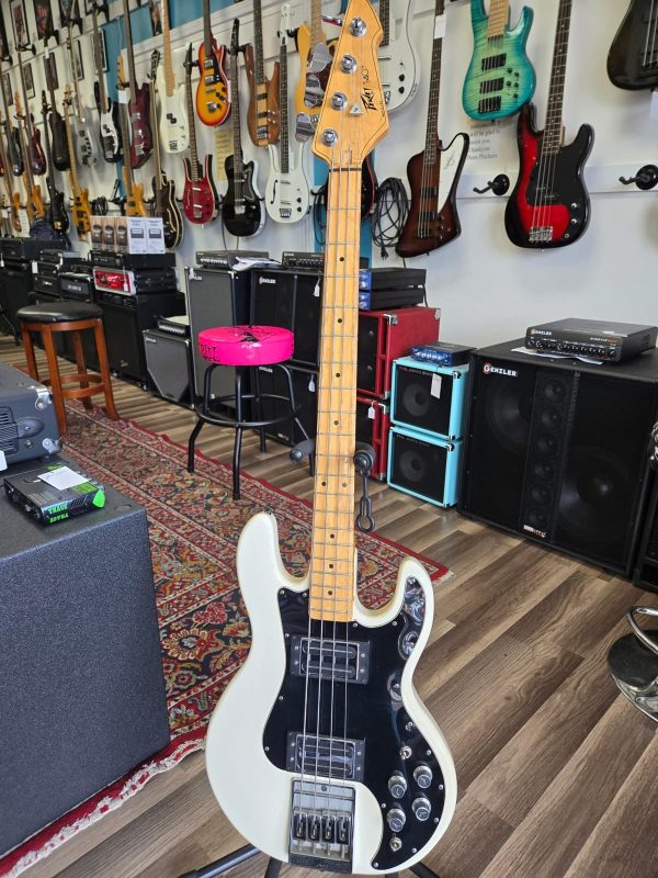 1983 White Peavey T-40
