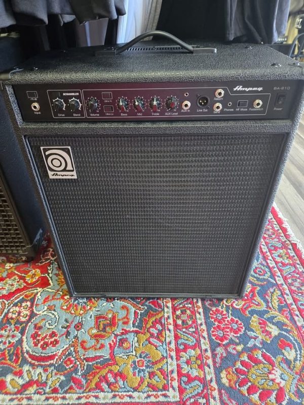 Ampeg B-210 V2